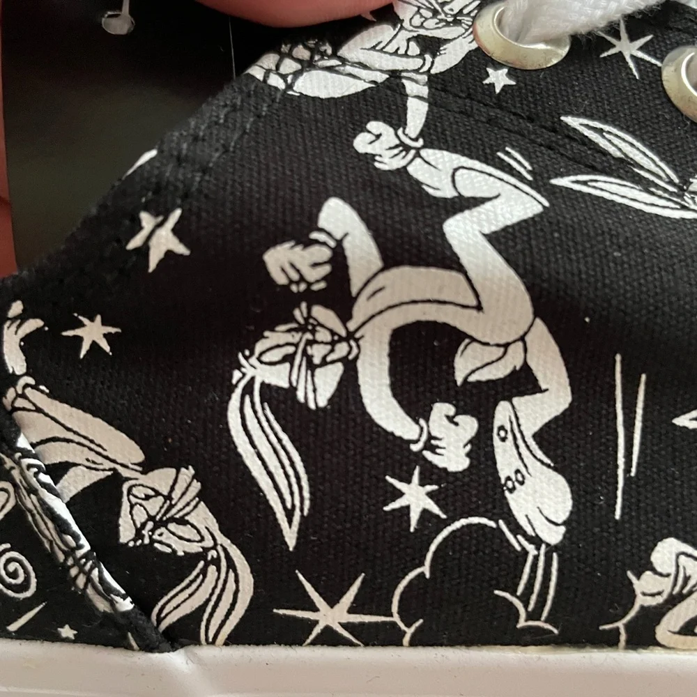 Looney Tunes Bugs Bunny Womens 11.5 Canvas Sneaker Low Cut Fun Cartoons Bold - Picture 8 of 13